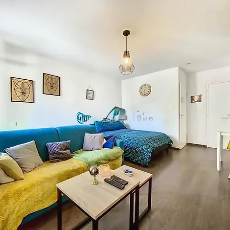 Calme Avec Terrasse A Apartament